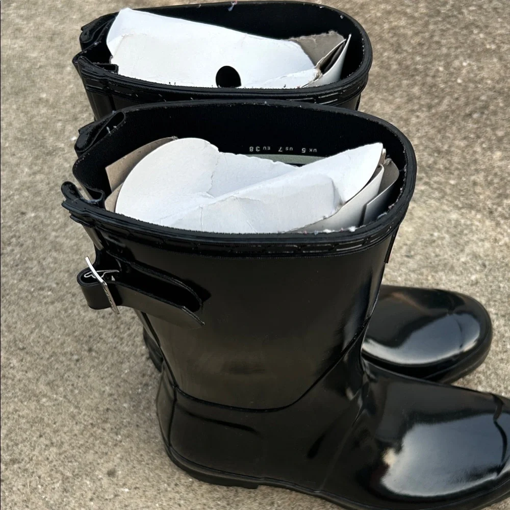 Hunter Women’s Black Glossy Rain Boots with Red Logo